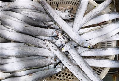 Giovedì a la fin de la strada.